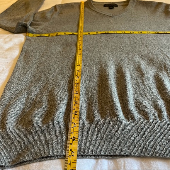 Banana Republic Men's Pima Cotton Cashmere V-Neck Grey Sweater Large Minimalist - Picture 8 of 8